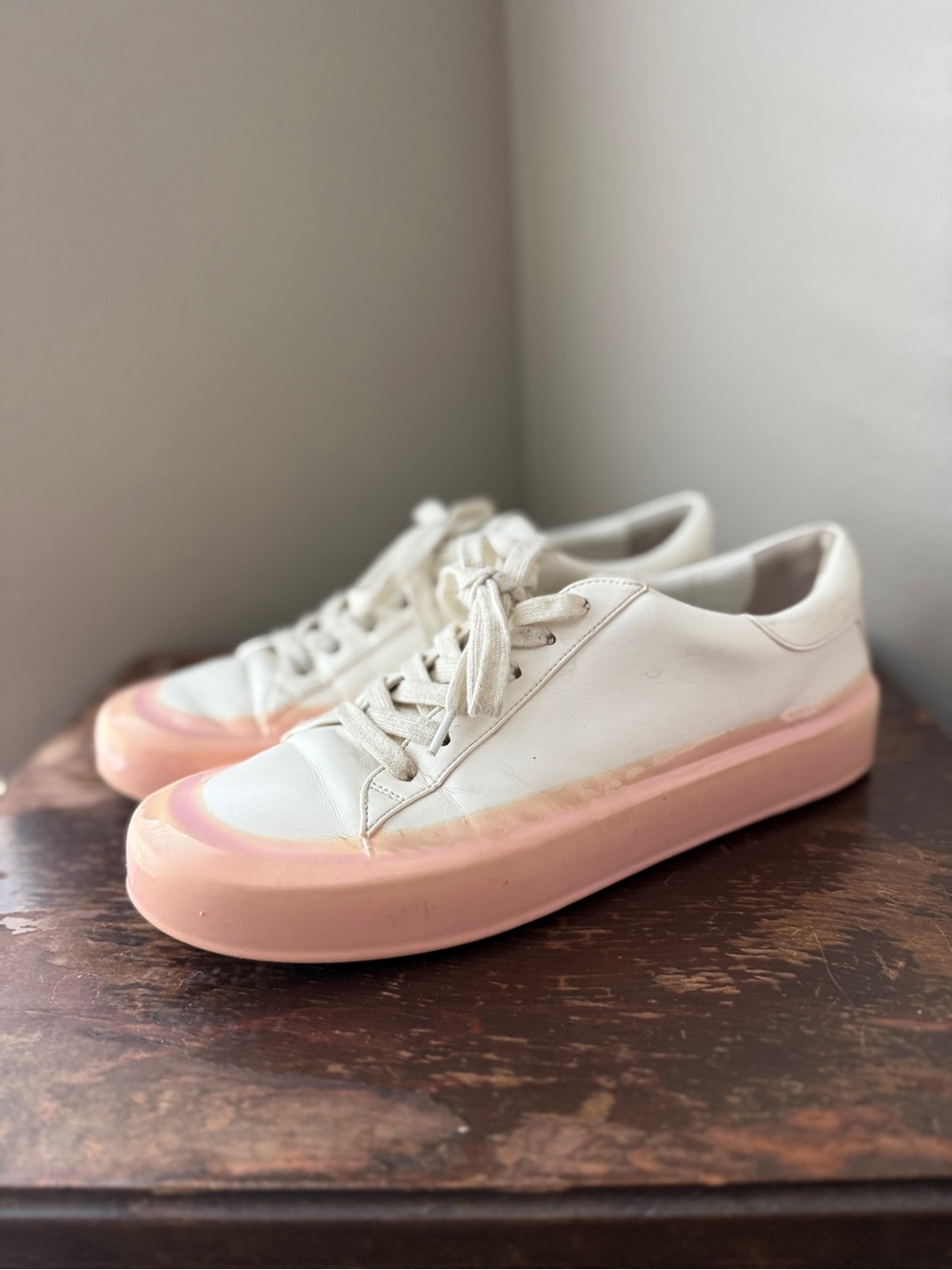 VINCE Women’s Sz 8.5 Gabi Dipped Sneaker Pastel Pink White Leather Lace Up